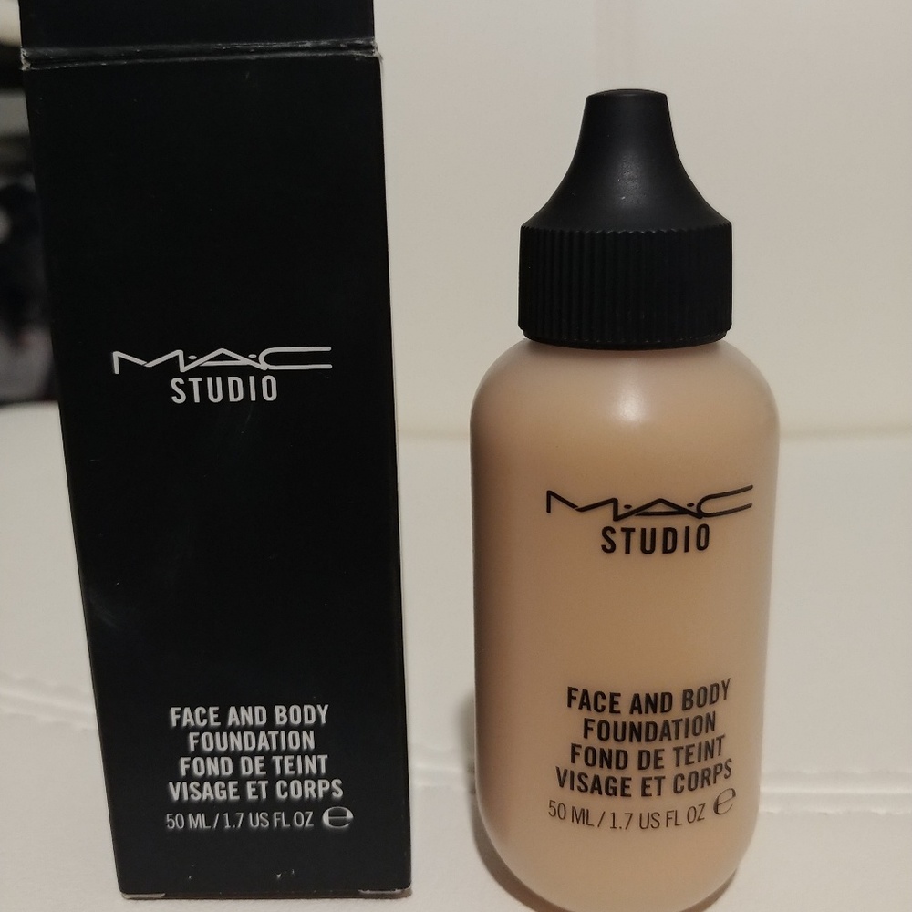 MAC Face and Body Foundation